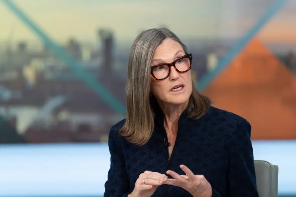Cathie Wood 向 CZ 澄清還幣安清白:2025 年「1011 崩盤」非幣安系統故障引發 | 動區動趨-最具影響力的區塊鏈新聞媒體