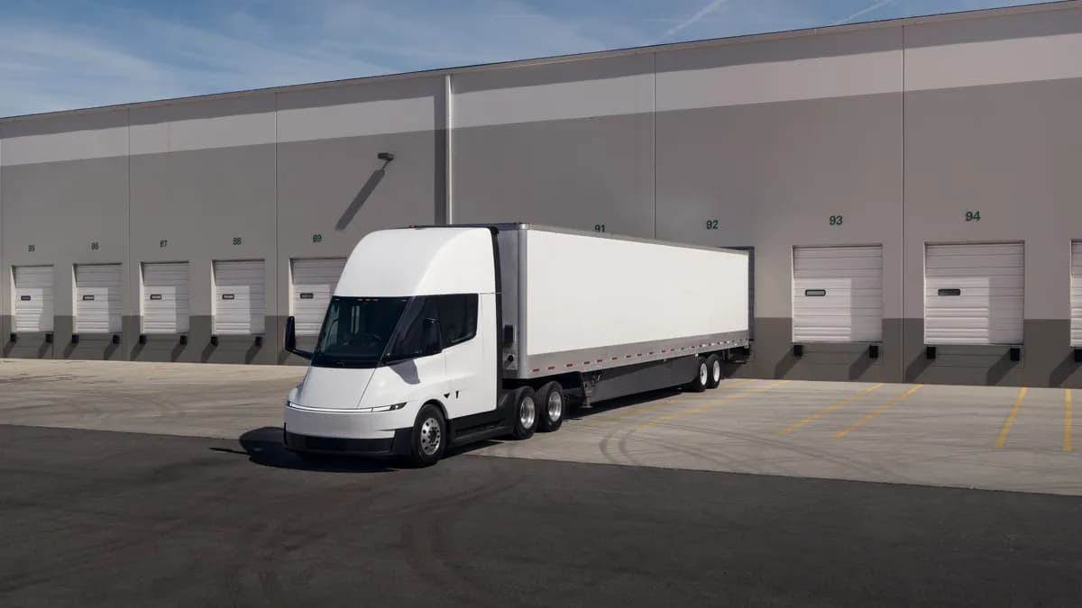 特斯拉拿下史上最大 Semi 電動卡車訂單,370 輛規模高達 1 億美元